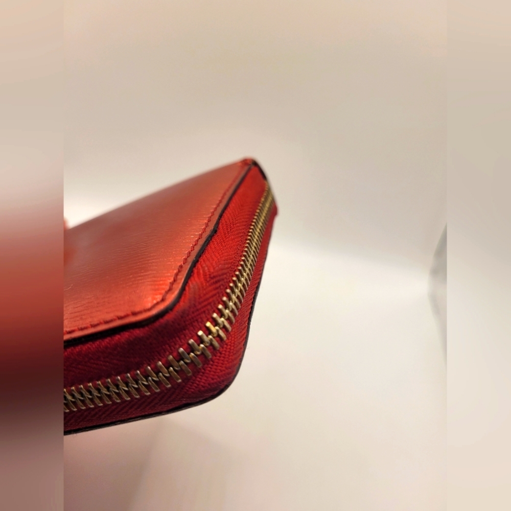 GUCCI Red Enamel Leather Long Heart Zipper Wallet - Picture 6 of 7